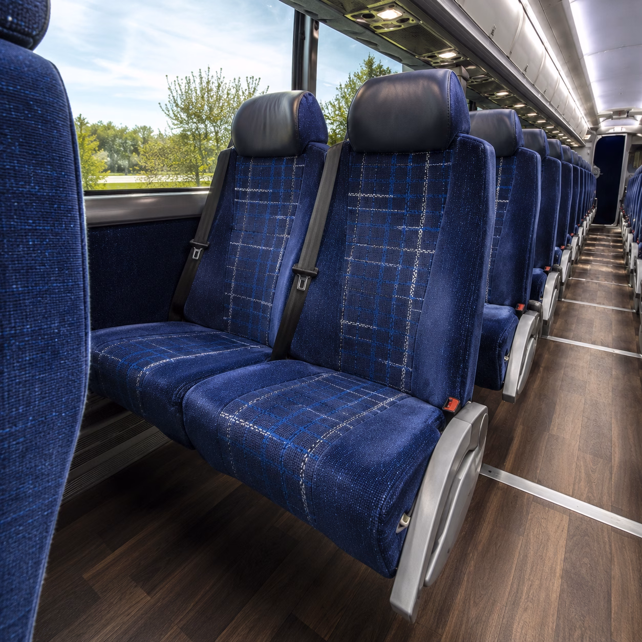 long distance charter buses from moorhead to minneapolis detroit lakes and beyond