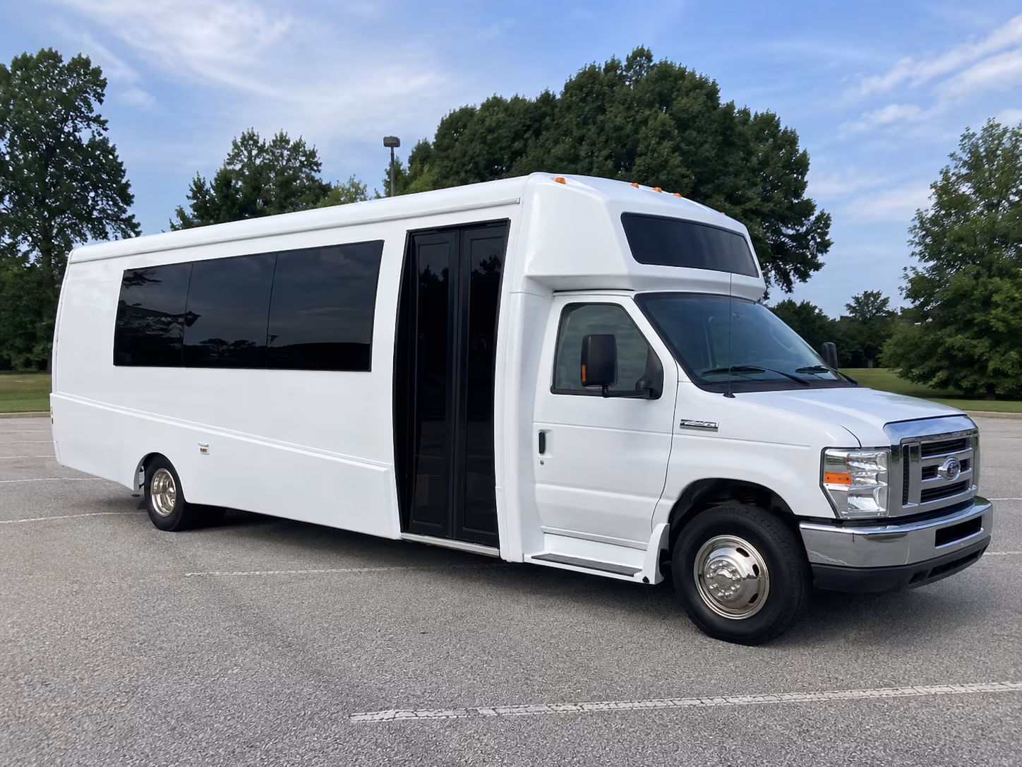 moorhead 18 passenger party bus