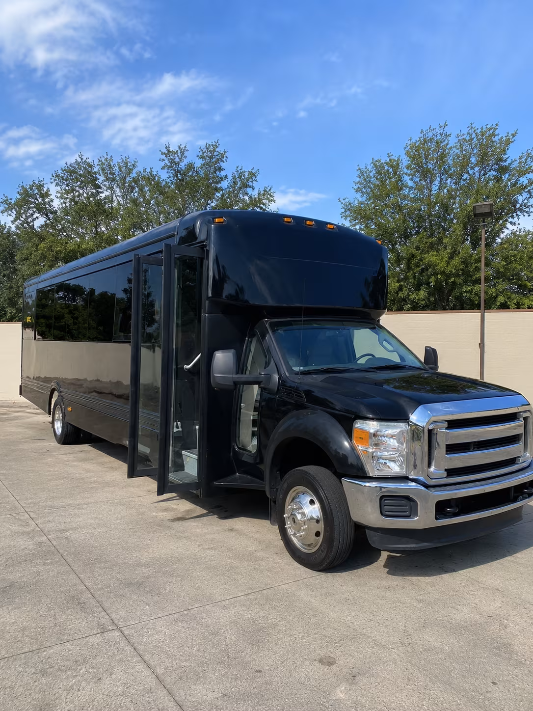 moorhead 20 passenger party bus