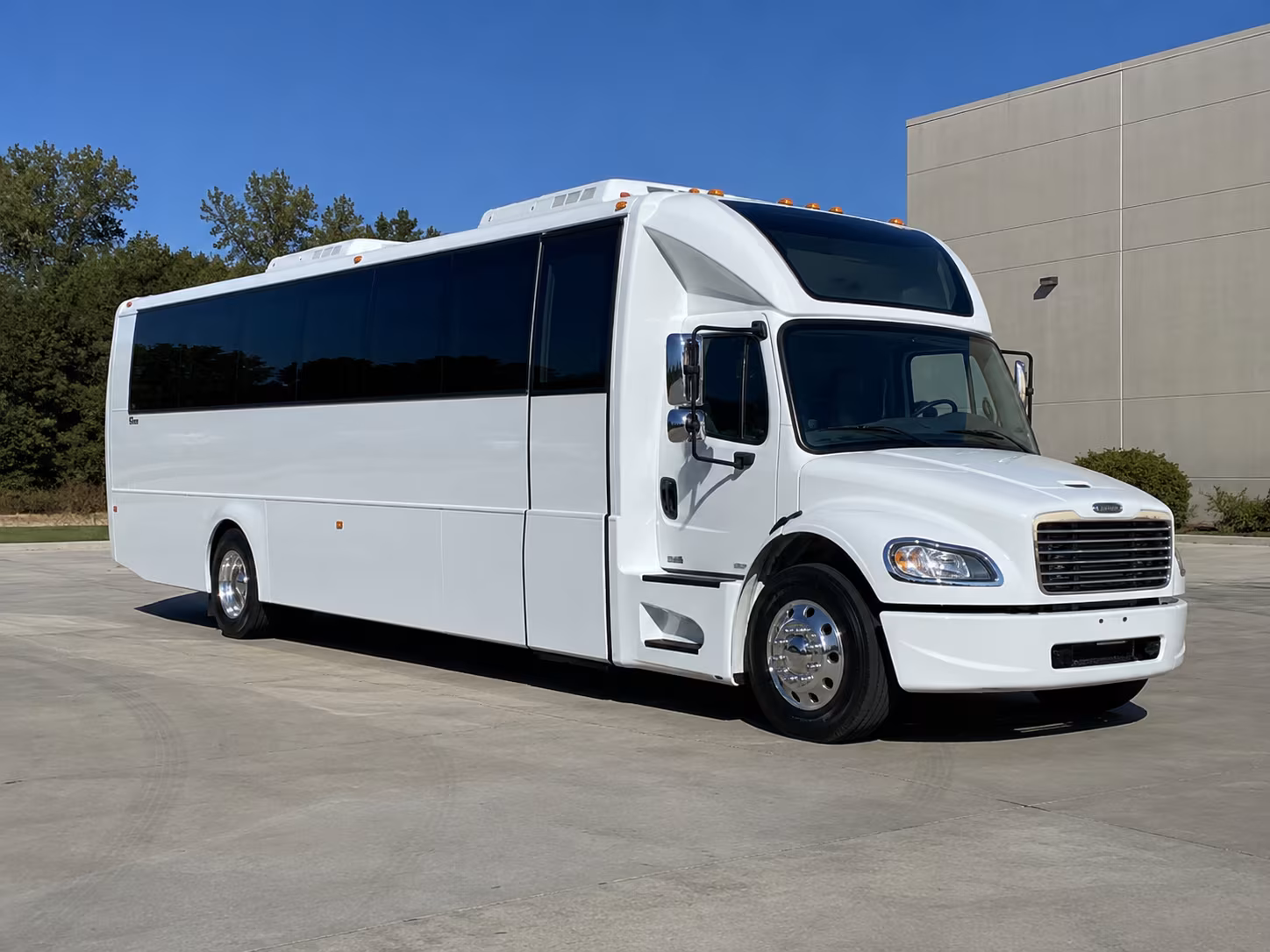 moorhead 28 passenger party bus